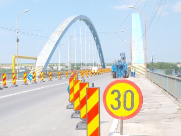 După trei decenii, podul rutier din Medgidia a intrat în reparaţii capitale. Iordache: „Traficul va fi îngreunat trei luni”